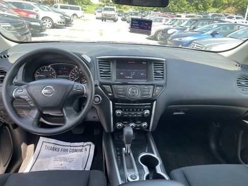 Used 2019 Nissan Pathfinder S AWD/4WD image 21