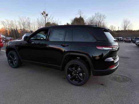 New 2025 Jeep Grand Cherokee 4WD image 3