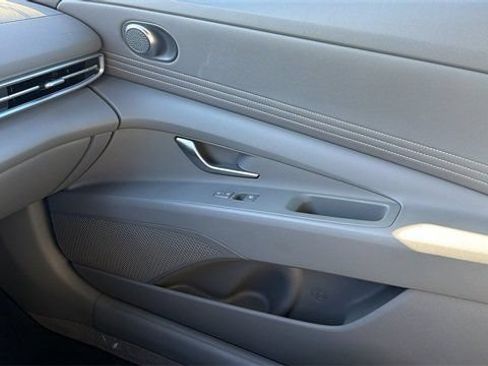Used 2025 Hyundai Elantra SEL FWD image 26