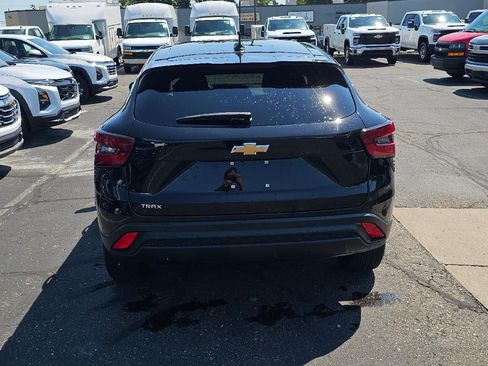 Used 2025 Chevrolet Trax LS FWD image 6