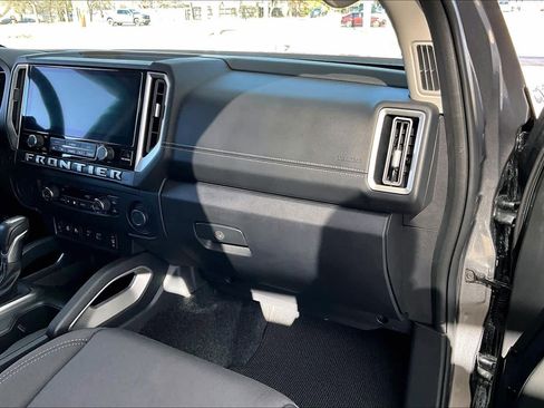Used 2025 Nissan Frontier SV w/ SV Convenience Package image 18