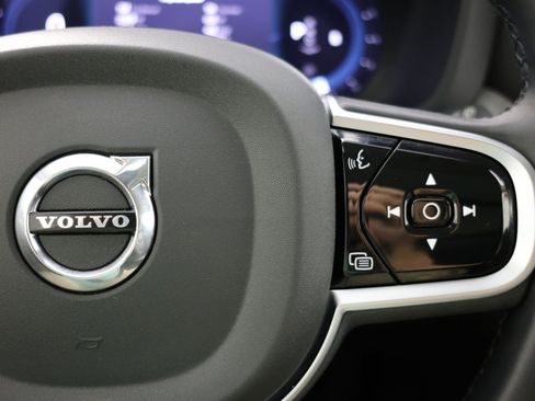 Used 2025 Volvo XC60 B5 Plus AWD/4WD image 29