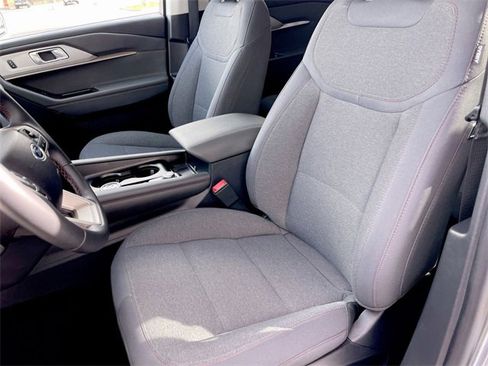 Used 2025 Ford Explorer Active image 11
