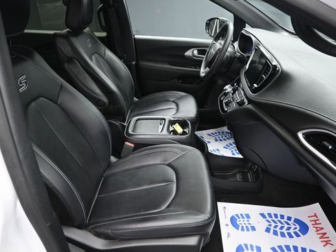 Used 2024 Chrysler Pacifica Limited FWD image 38
