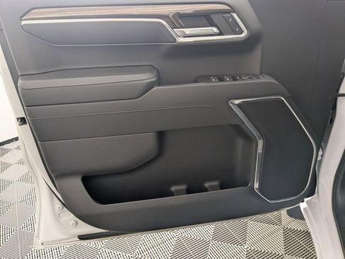 Used 2023 Chevrolet Silverado 1500 LT image 10