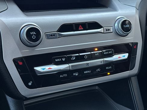 Certified 2022 Ford Explorer XLT w/ Equipment Group 202A image 21