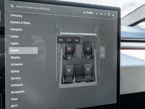 Used 2024 Tesla Cybertruck AWD Crew Cab image 20