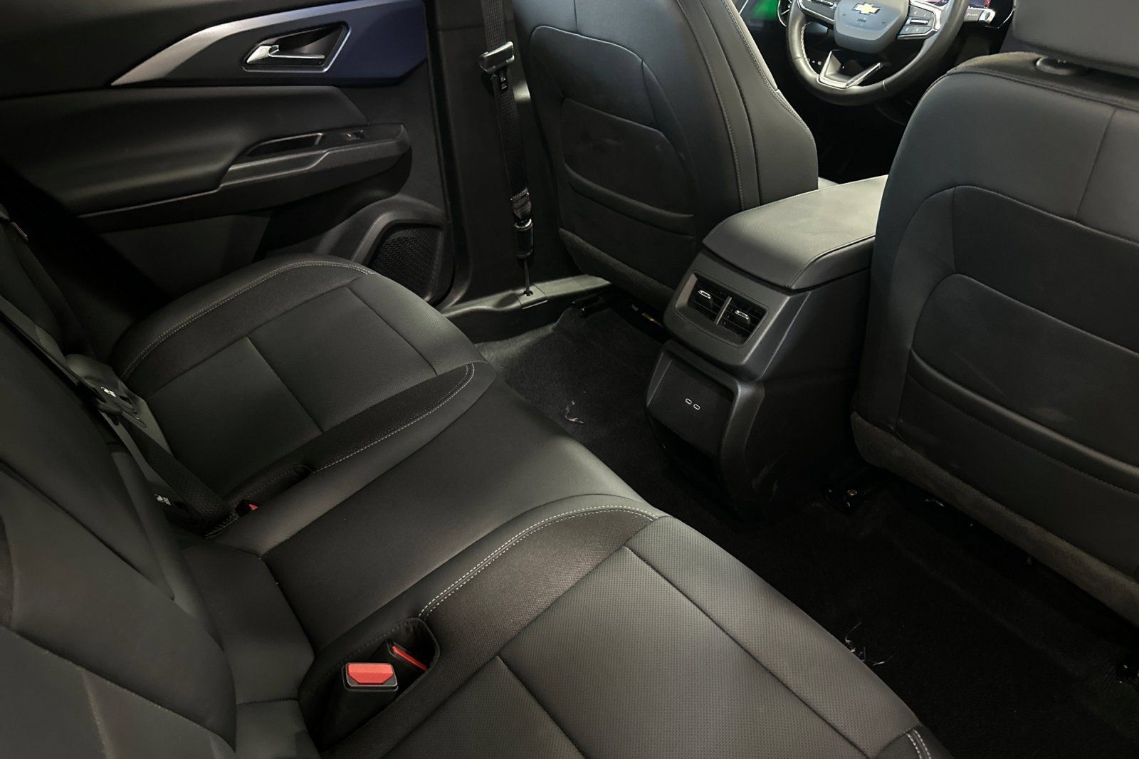 Used 2024 Chevrolet Equinox EV LT FWD image 18