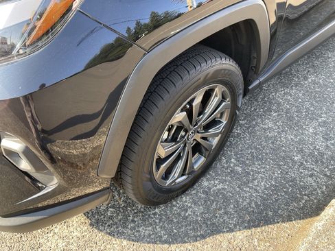 Certified 2022 Toyota RAV4 XLE Premium AWD/4WD image 8