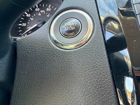 Used 2018 Nissan Rogue SV FWD image 25