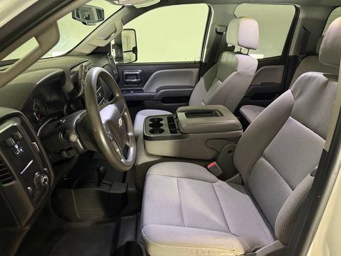 Used 2019 Chevrolet Silverado 2500 W/T AWD/4WD image 10
