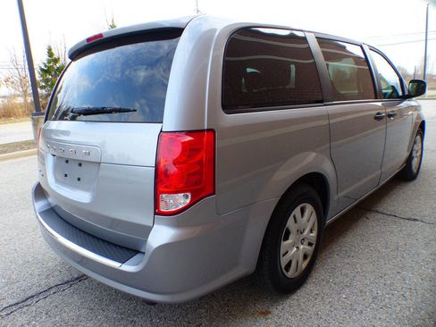 Used 2019 Dodge Grand Caravan SE image 9