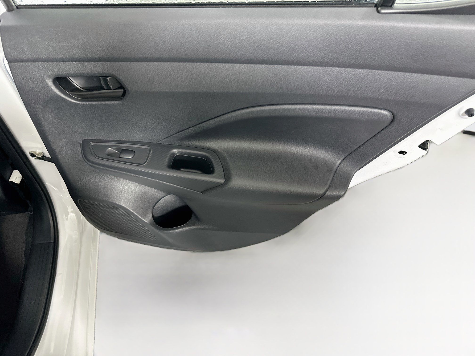 Used 2025 Nissan Versa S FWD image 27