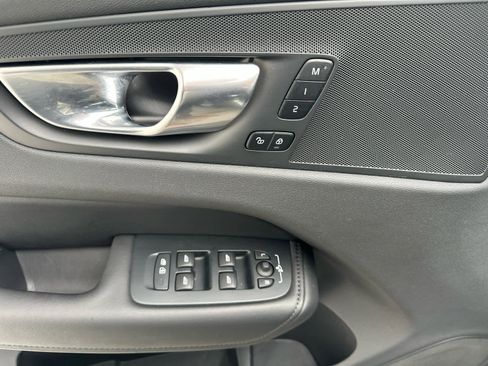 Used 2025 Volvo XC60 B5 Plus image 16