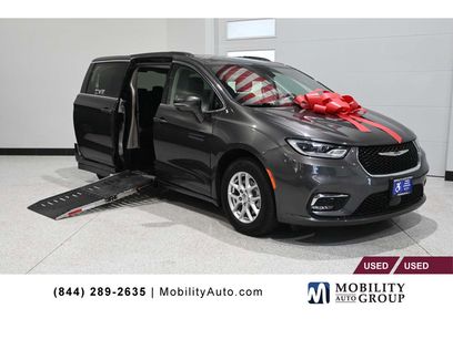 Used 2022 Chrysler Pacifica Touring-L