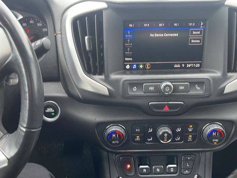 Used 2021 GMC Terrain SLE w/ Driver Convenience Package image 9