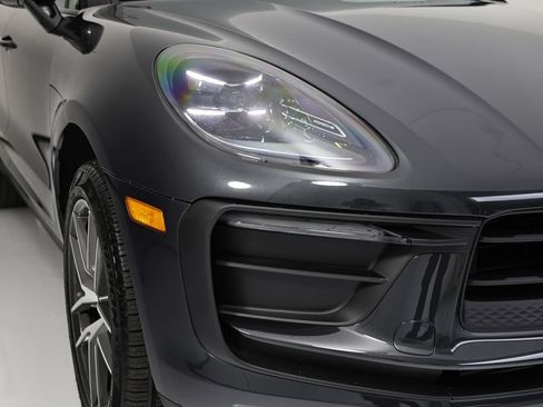 Certified 2026 Porsche Macan AWD/4WD image 17