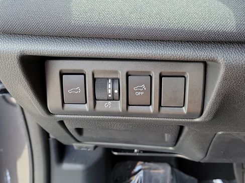 Used 2025 Subaru Outback Premium AWD/4WD image 30