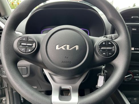 Used 2025 Kia Soul LX w/ LX Technology Package FWD image 27