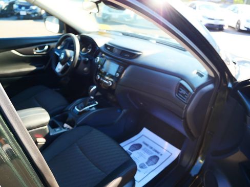 Used 2019 Nissan Rogue SV w/ Premium Package AWD/4WD image 26