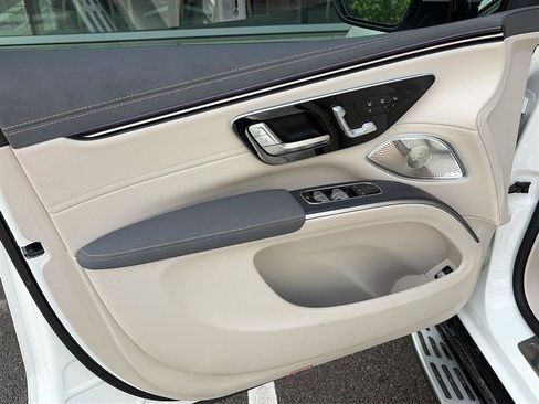 Used 2023 Mercedes-Benz EQS 580 4MATIC SUV image 9