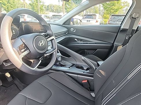 Used 2024 Hyundai Elantra SEL FWD image 11