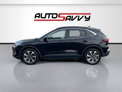 Used 2023 Ford Escape Platinum image 4