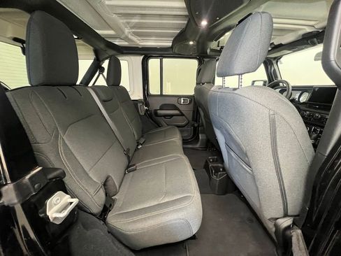 Used 2024 Jeep Wrangler Sahara image 8