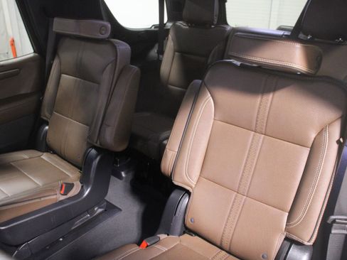 Used 2025 Chevrolet Tahoe High Country AWD/4WD image 15