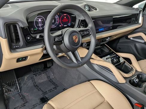 New 2026 Porsche Cayenne Coupe image 4