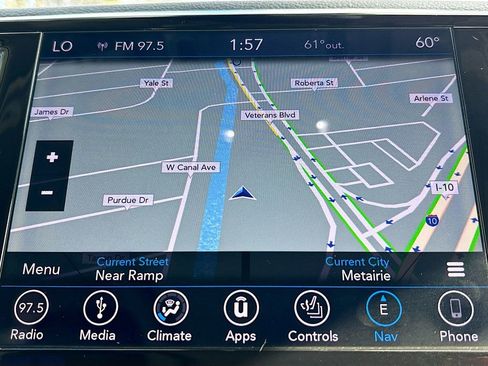 Used 2018 Chrysler Pacifica Limited w/ Tire & Wheel Group image 13