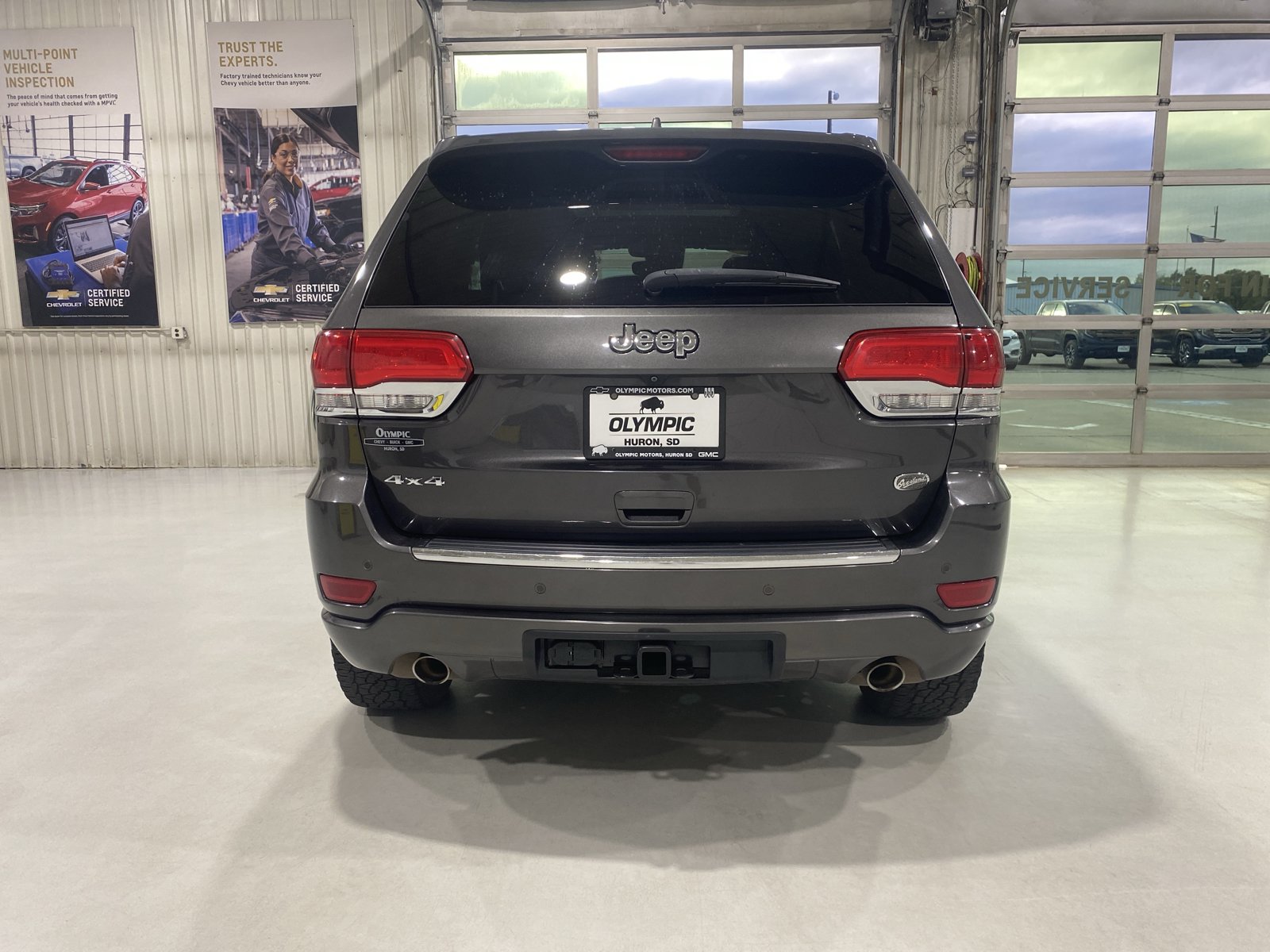 Used 2019 Jeep Grand Cherokee Overland AWD/4WD image 7