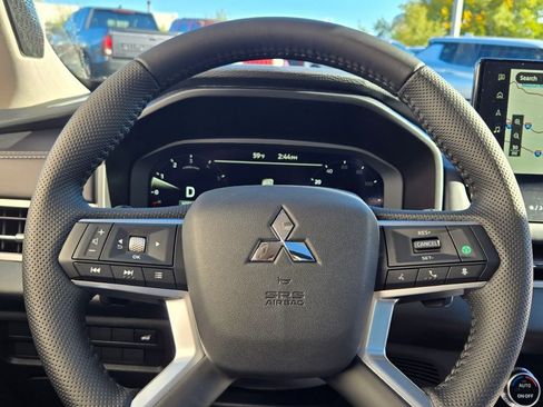 New 2025 Mitsubishi Outlander SE image 29