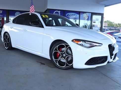 Used 2023 Alfa Romeo Giulia Veloce RWD image 3