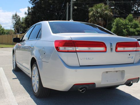 Used 2010 Lincoln MKZ FWD image 4