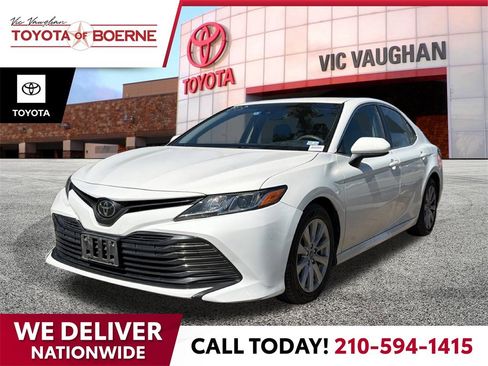 Used 2018 Toyota Camry LE image 1