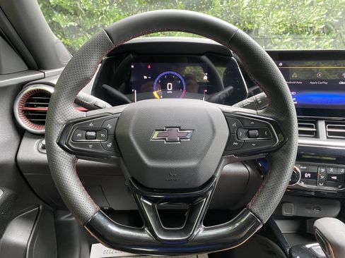 Used 2026 Chevrolet Trax RS FWD image 19