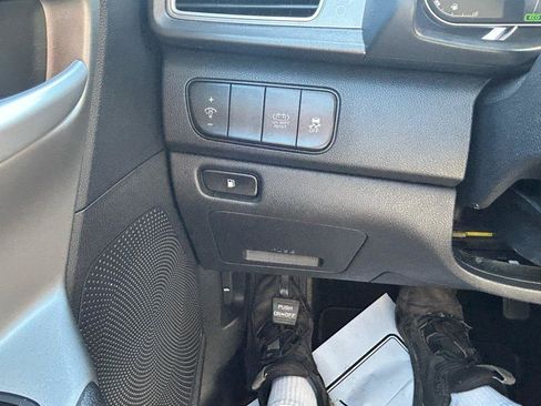 Used 2019 Kia Niro LX FWD image 28