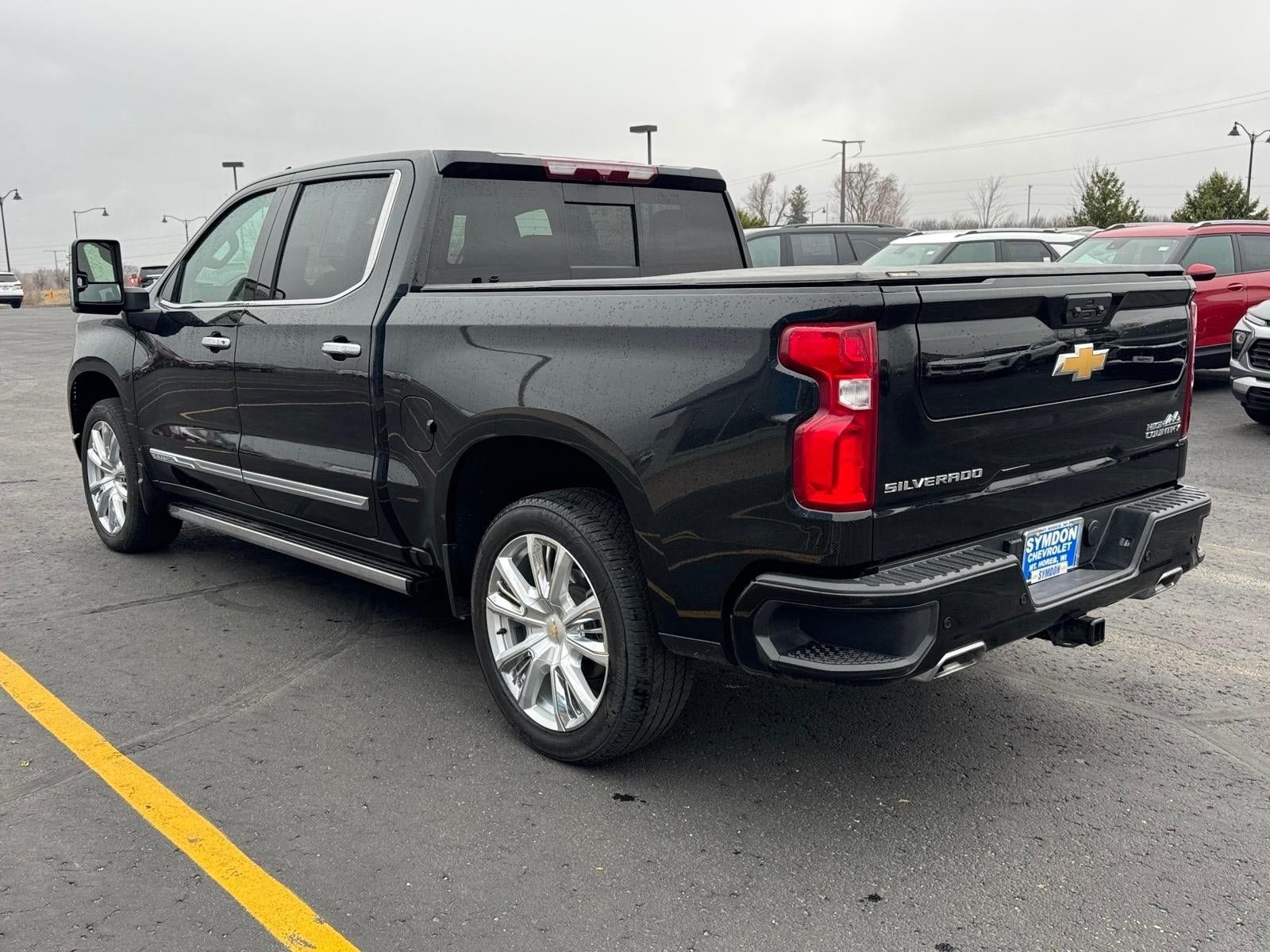 Used 2025 Chevrolet Silverado 1500 High Country w/ High Country Premium Package AWD/4WD image 3