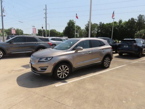 Used 2019 Lincoln MKC Reserve w/ MKC Climate Package FWD image 2