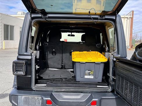 Certified 2020 Jeep Wrangler Unlimited Sahara image 23