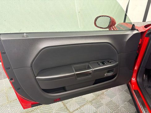 Used 2010 Dodge Challenger R/T RWD image 10