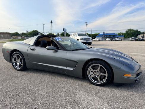Used 2004 Chevrolet Corvette Coupe w/ Roof Package RWD image 18