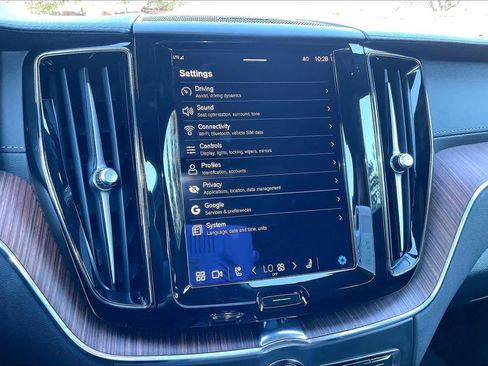 Used 2023 Volvo XC60 B5 Ultimate image 38