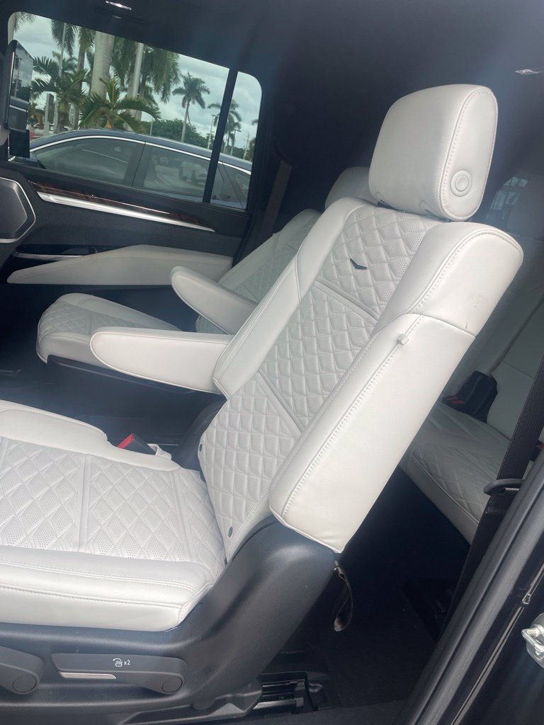Used 2025 Cadillac Escalade ESV Sport Platinum w/ LPO, ONYX Package RWD image 7