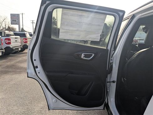 New 2026 Jeep Compass Latitude image 24