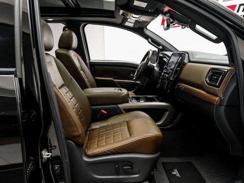 Used 2020 Nissan Titan Platinum Reserve w/ Moonroof Package AWD/4WD image 40