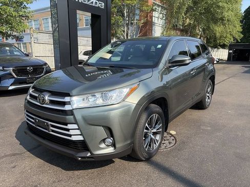 Used 2019 Toyota Highlander Plus AWD/4WD image 1