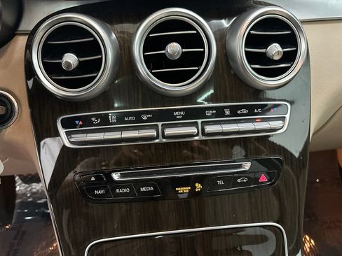 Used 2018 Mercedes-Benz GLC 350e 4MATIC image 20
