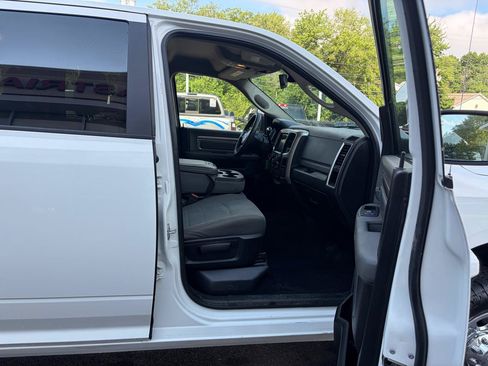 Used 2018 RAM 2500 SLT AWD/4WD image 48